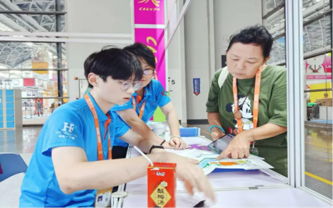 我院志愿者在第21届中国-东盟博览会服务 我院志愿者在第21届中国-东盟博览会服务