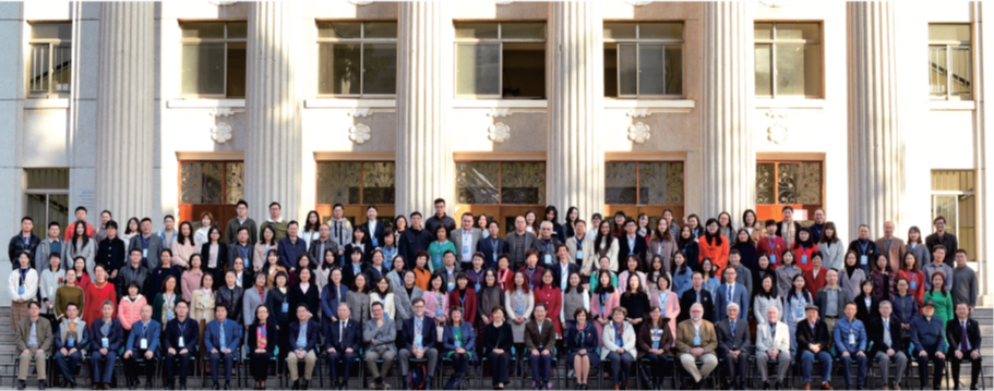 全国首届西部与边疆地区外语研究生学术论坛合影 全国首届西部与边疆地区外语研究生学术论坛合影